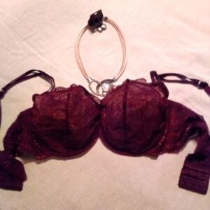 Women's burgundy bra size 40DD